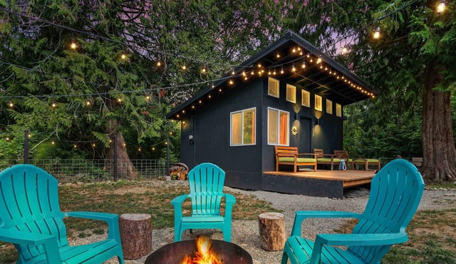 Relaxing, Magical Forest Tiny Home - Fully Fenced