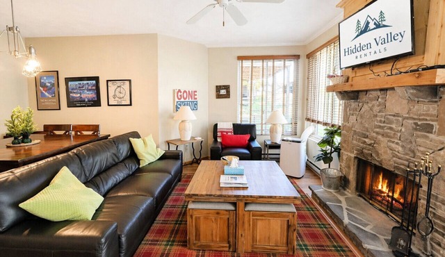 🌿 Relaxing Mountain Condo w/Pool Access, Fireplace & Private Deck