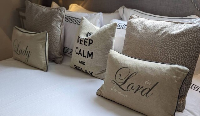 Relaxing Nantwich escape with hot tub & private suite