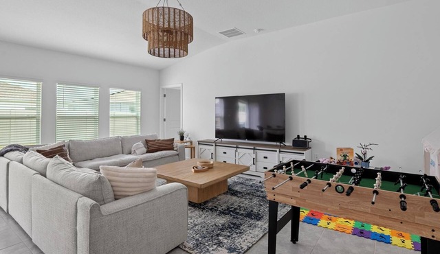 Relaxing Oasis - 4 bar, Alaskan King Bed, Grill & Games