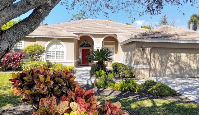 RELAXING OASIS-Private Lanai Heated POOL & SPA. 4 Bed, 3.5 Bath/Beach 10 min