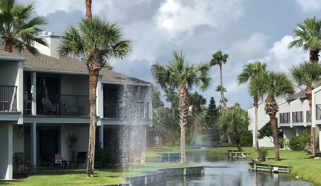 Relaxing Ocean View Getaway: Sea Winds Beach Condo.