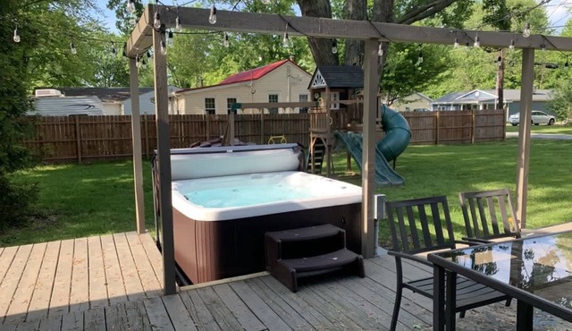 Relaxing Ohio escape with hot tub & spacious yard