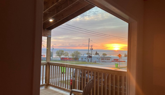 Relaxing Paradise overlooking Lake Huron one block from Downtown