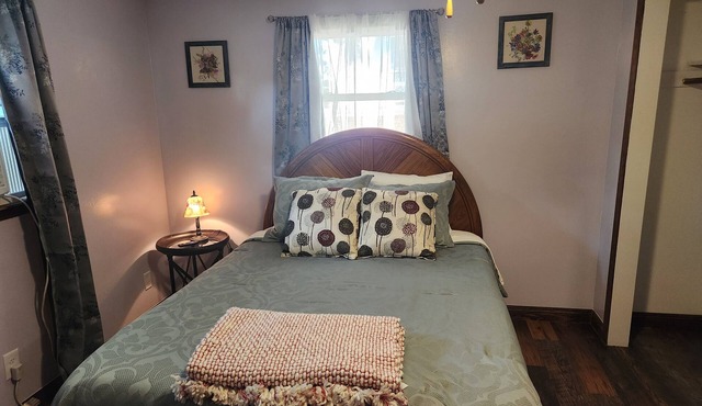 Relaxing, Peaceful 1-bedroom Pet- Friendly Apartment