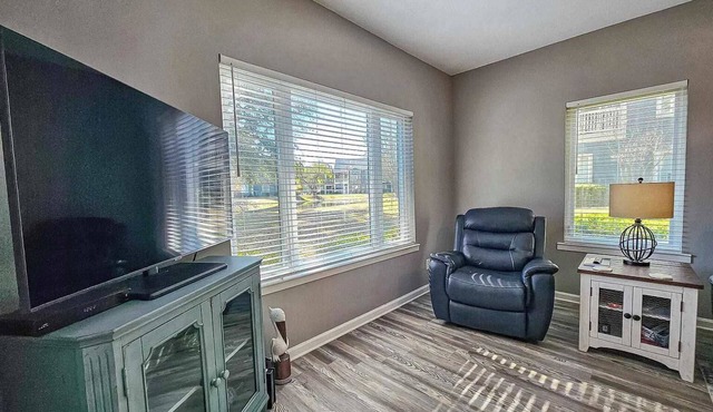 Relaxing Place to Stay, Large 2BR, Near the Beach