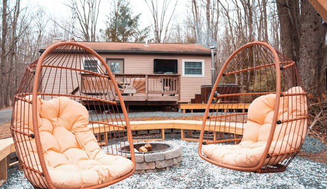 Relaxing Pocono Escape Hot Tub Sauna Outdoor TV