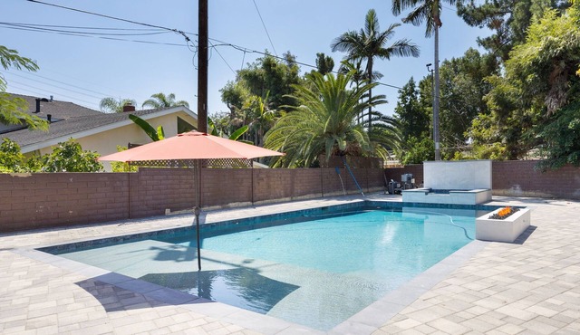 Relaxing pool house