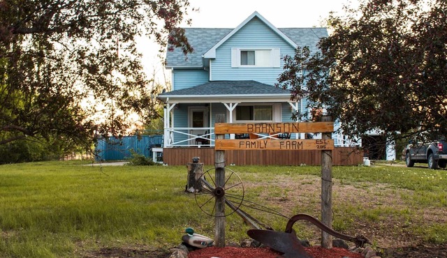 Relaxing Prairie Farm House for Travelers, Birders and Hunters