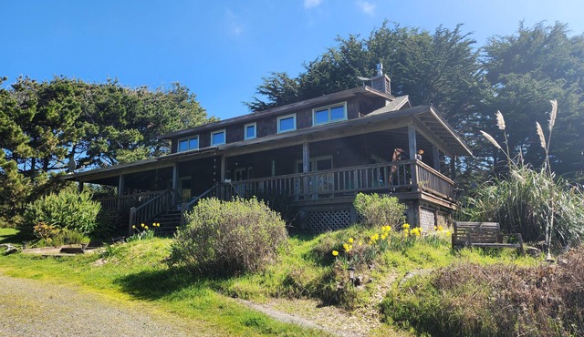 Relaxing Privacy Overlooking the Stunning Mendocino Coast