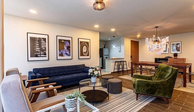 Relaxing Private Balcony, Workspace and Parking