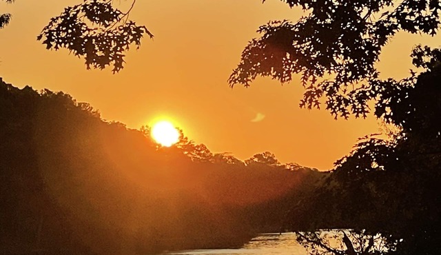 Relaxing Private Riverfront Retreat with Beach and Private Dock