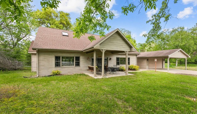 Relaxing property on a quiet road! Leave the hustle and bustle behind!