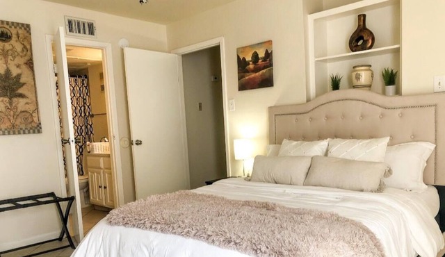 Relaxing Queen Bed Suite/25 Minute Away From Downtown