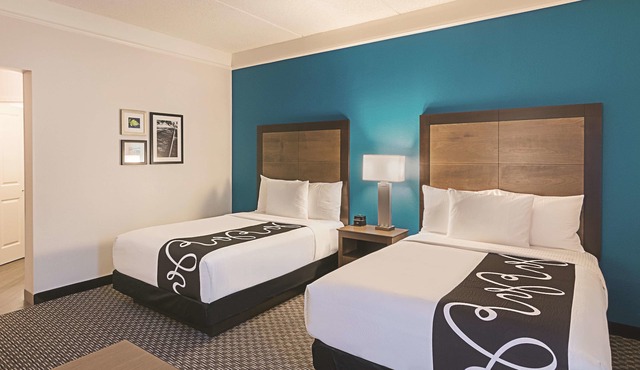 Relaxing Queen Room near UCF w/Pool Access – Short Walk
