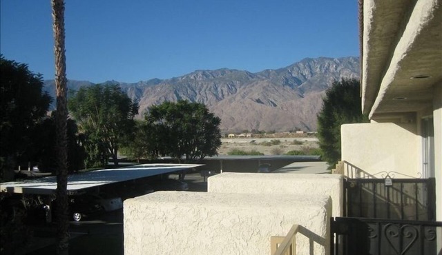 Relaxing Quiet Condo community, great views, quick access to all the highlights.