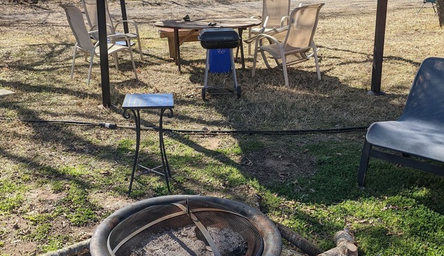 Relaxing, quiet Glamping close to town!