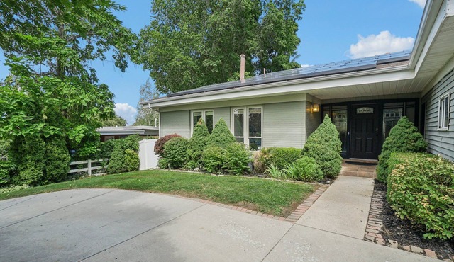 Relaxing Rambler- Large Yard, Hot Tub & More!