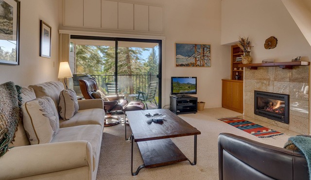 Relaxing Retreat: 2 BR, 1.5 BA Townhouse in Carnelian Bay, Sleeps 4