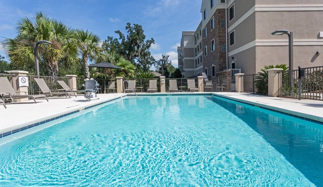 Relaxing Retreat! 2 Bedroom Suite in Tallahassee! Free Breakfast + 24h Business Center