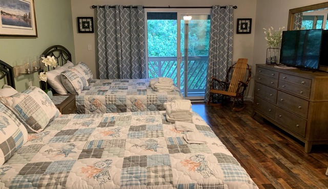 RELAXING RETREAT ALONG THE BANK OF THE JAMES RIVER!