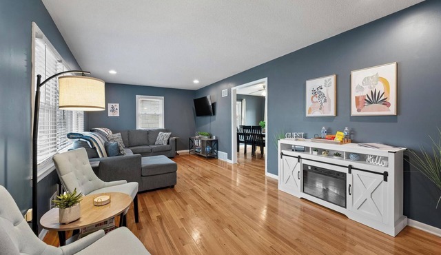 Relaxing Retreat in Lee's Summit - NO Cleaning FEE