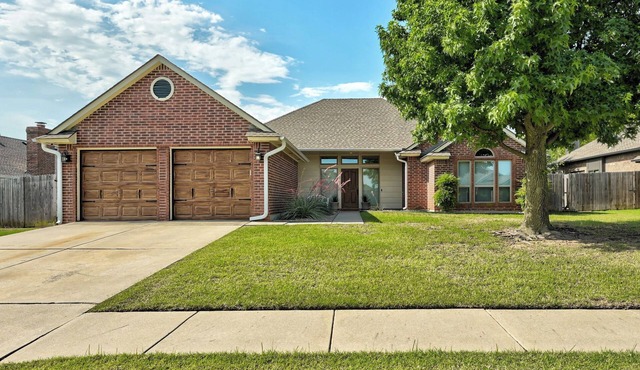 Relaxing Retreat in Norman + community pool