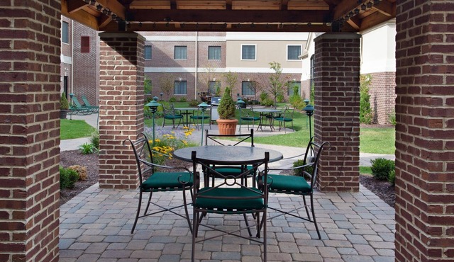 Relaxing Retreat Near Cleveland | Shared Indoor Pool + BBQ Area