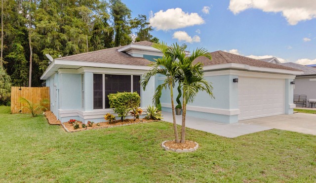 Relaxing Retreat Near Airport and Theme Parks with FREE Heated/Chilled Pool!