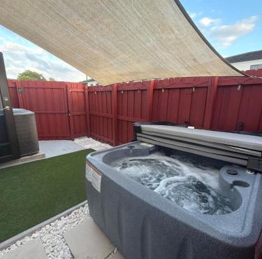 Relaxing Retreat Private Jacuzzi Patio Sleeps 12