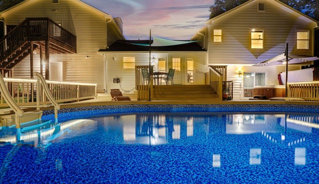Relaxing Retreat - Jacuzzi Hot Tub + Private Pool