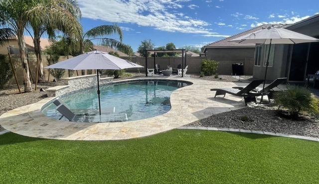 Relaxing Retreat w/Heated Pool, near Golf, Hiking, Sports Stadiums and more…