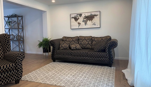 Relaxing retreat with active options: Modern Bungalow near trails and park