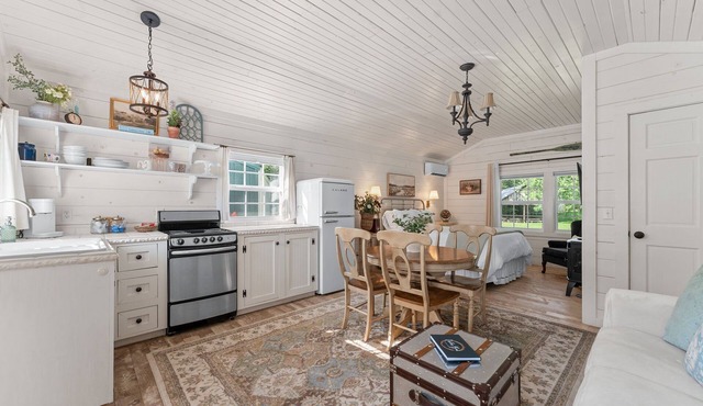 Relaxing Retreat | Woods, WiFi, Porch, and Serenity