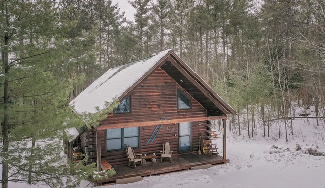 Relaxing River Access Cabin