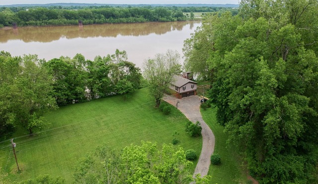 Relaxing River House Getaway-Sleeps 10