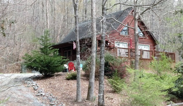 Relaxing 'Riverdance' Log Cabin is 2.7 miles from Tryon Equestrian Resort