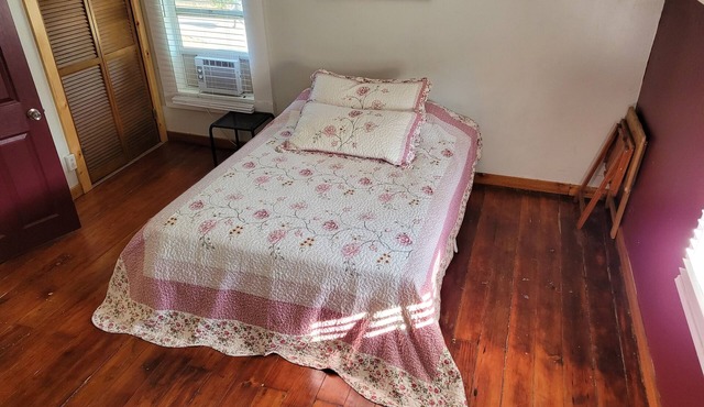 Relaxing Riverfront 1875 Farquar Historic Home