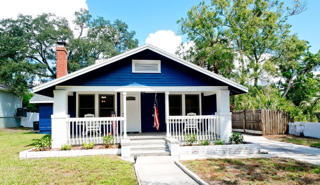 RELAXING RIVERSIDE RETREAT 2 blk from Manatee River, 2 mi from Center Bradenton