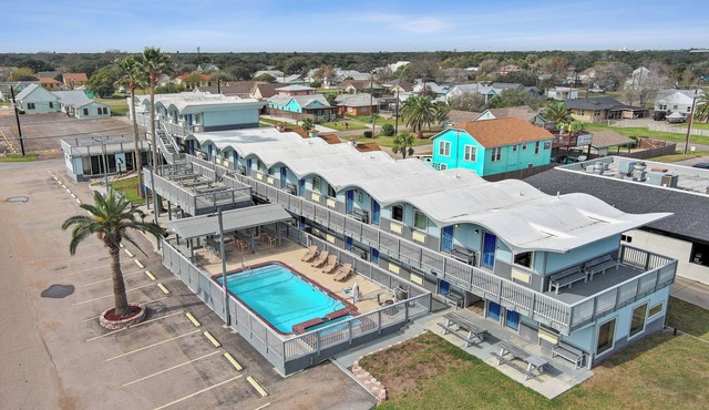 Relaxing Rockport beach getaway, pool and fun