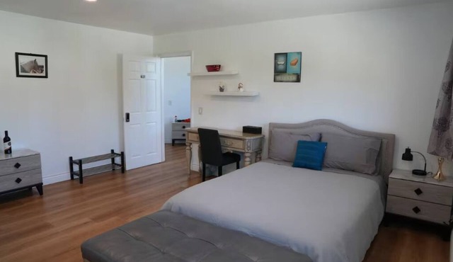 Relaxing Room 201 - Cozy Stay with Kitchen, Laundry, Comfort & Spiritual Peace