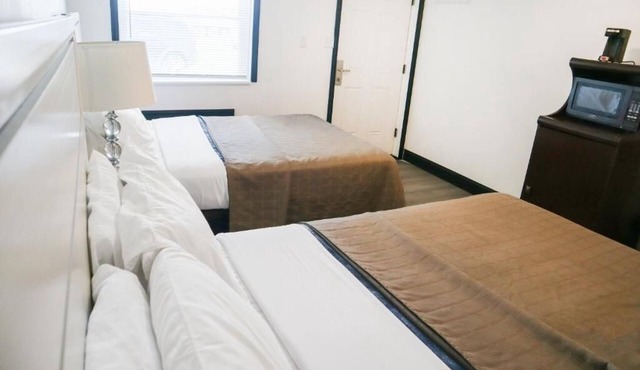 Relaxing Room near Dutch Wonderland – Parking on Premises