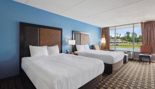 Relaxing Room Near Historic Site With Pets Welcome and Parking