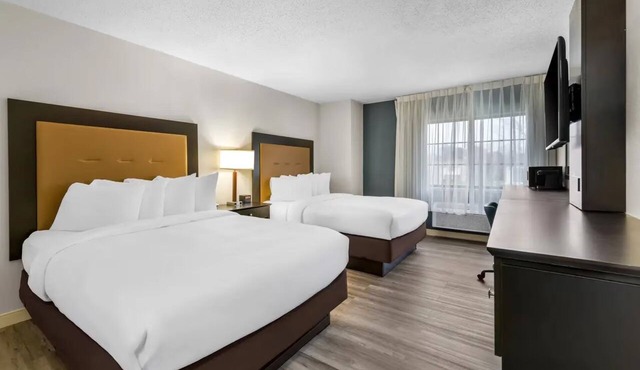 Relaxing Room Perfect for Oneida Lake Adventures | Free Parking and Breakfast