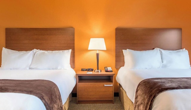 Relaxing Room w/In-Room Kitchen & Comfy Bedding! Near Maverik Center! Pets Allo