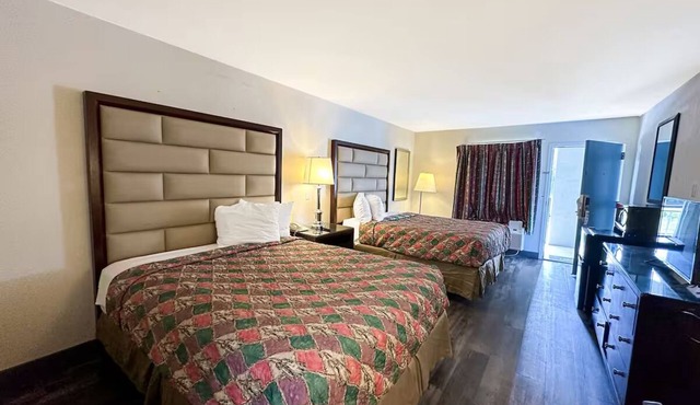 Relaxing Room w/Free Parking + Convenient I-77 Location