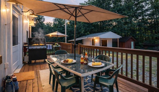 Relaxing Rough River Lake retreat w/spacious yard