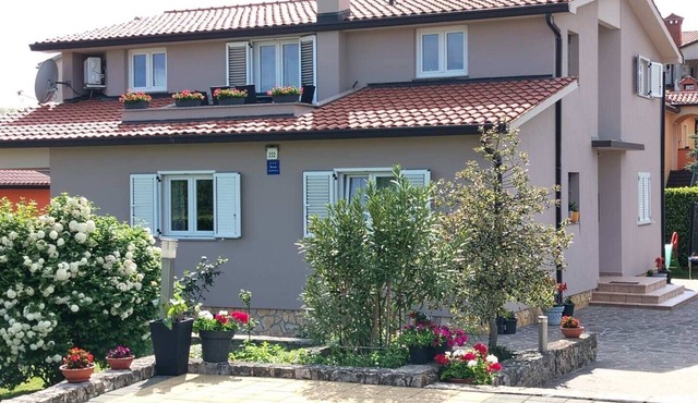 Relaxing rural apartment with playground and grill