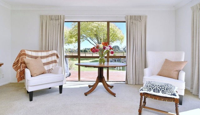 Relaxing Rural Getaway – Near Kaiapoi Lakes, Room to Roam