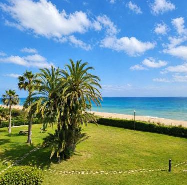 Relaxing Seafront Apartment Gavà 20 Min from BCN